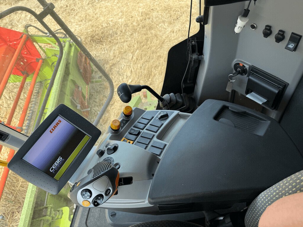 Mähdrescher of the type CLAAS TUCANO 470 T4, Gebrauchtmaschine in LAIGNES (Picture 8)