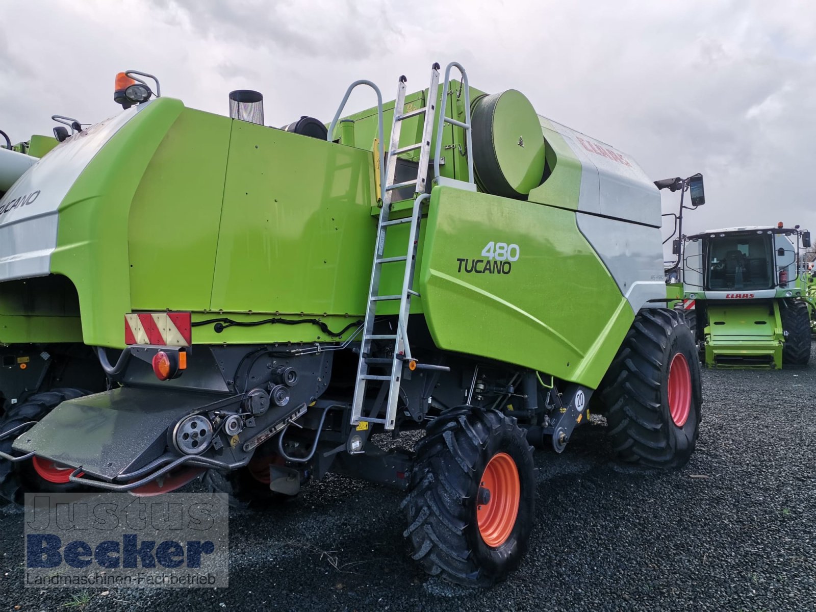 Mähdrescher des Typs CLAAS Tucano 480, Gebrauchtmaschine in Weimar-Niederwalgern (Bild 3)