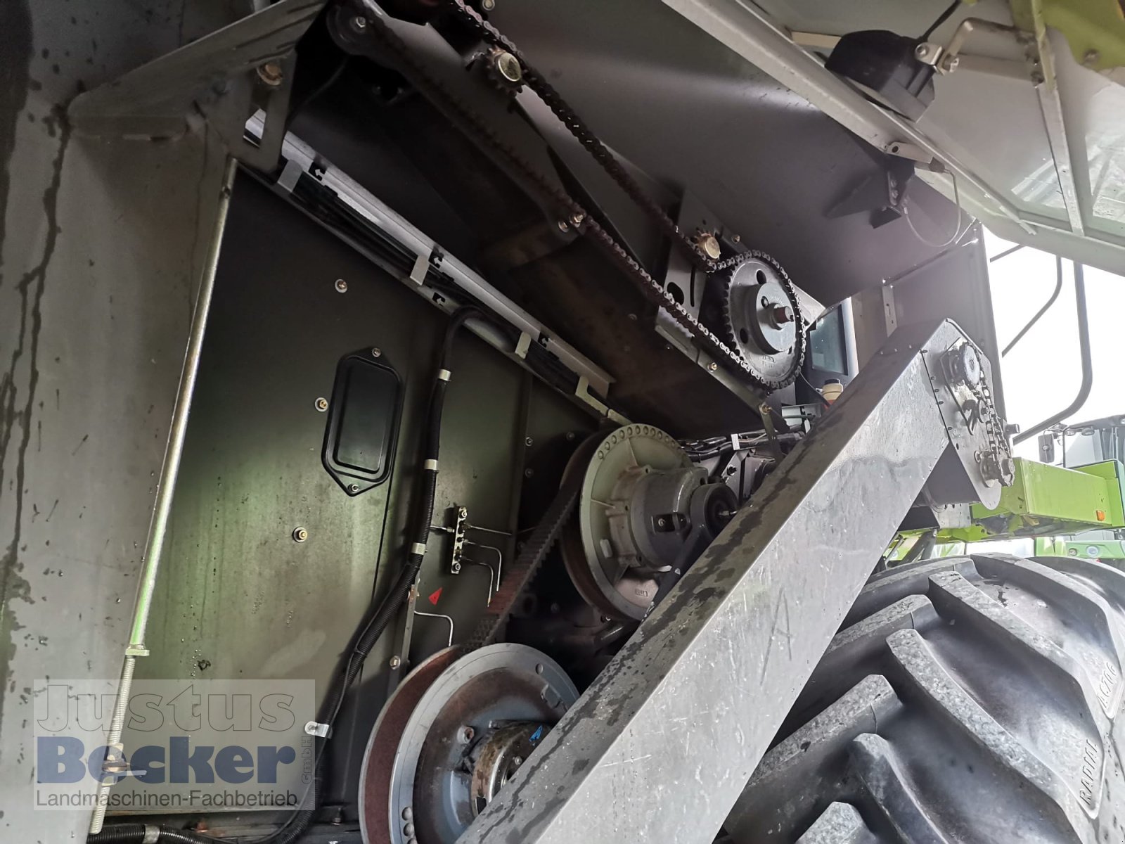 Mähdrescher des Typs CLAAS Tucano 480, Gebrauchtmaschine in Weimar-Niederwalgern (Bild 9)