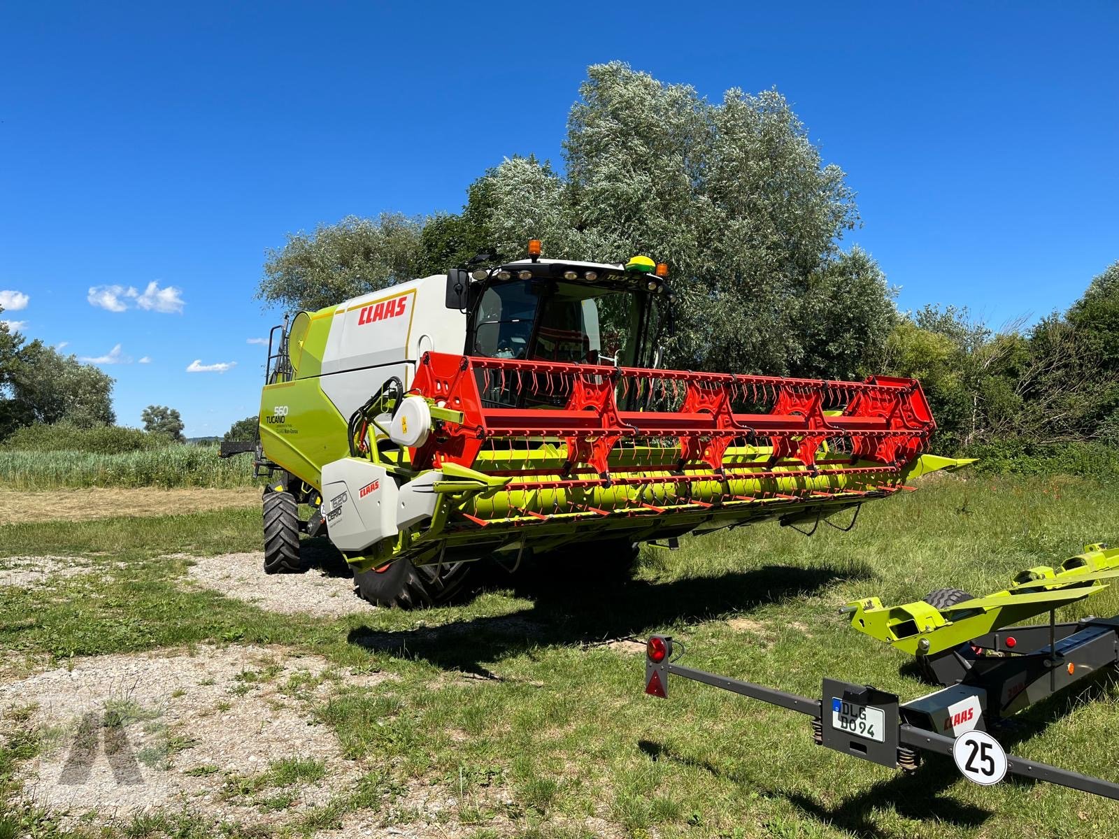 Mähdrescher tip CLAAS Tucano 560 APS Hybrid, Gebrauchtmaschine in Langweid am Lech (Poză 2)