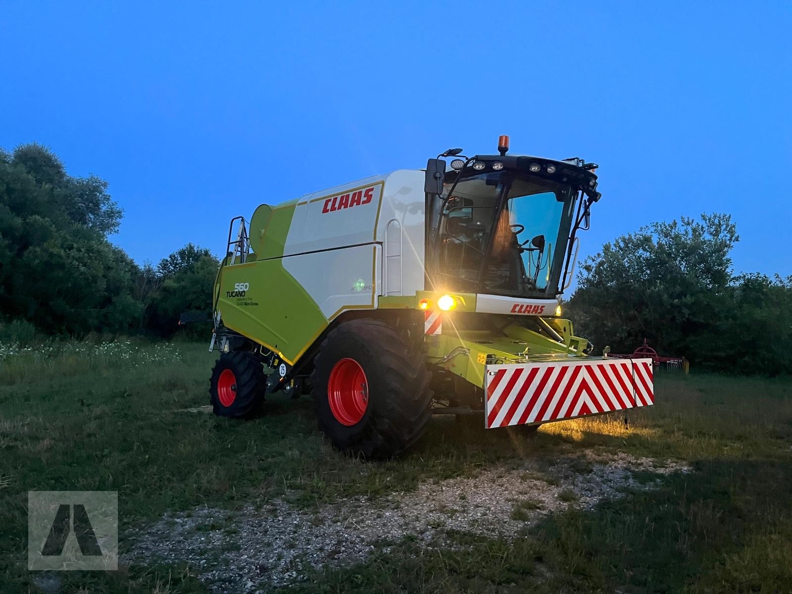 Mähdrescher tip CLAAS Tucano 560 APS Hybrid, Gebrauchtmaschine in Langweid am Lech (Poză 10)