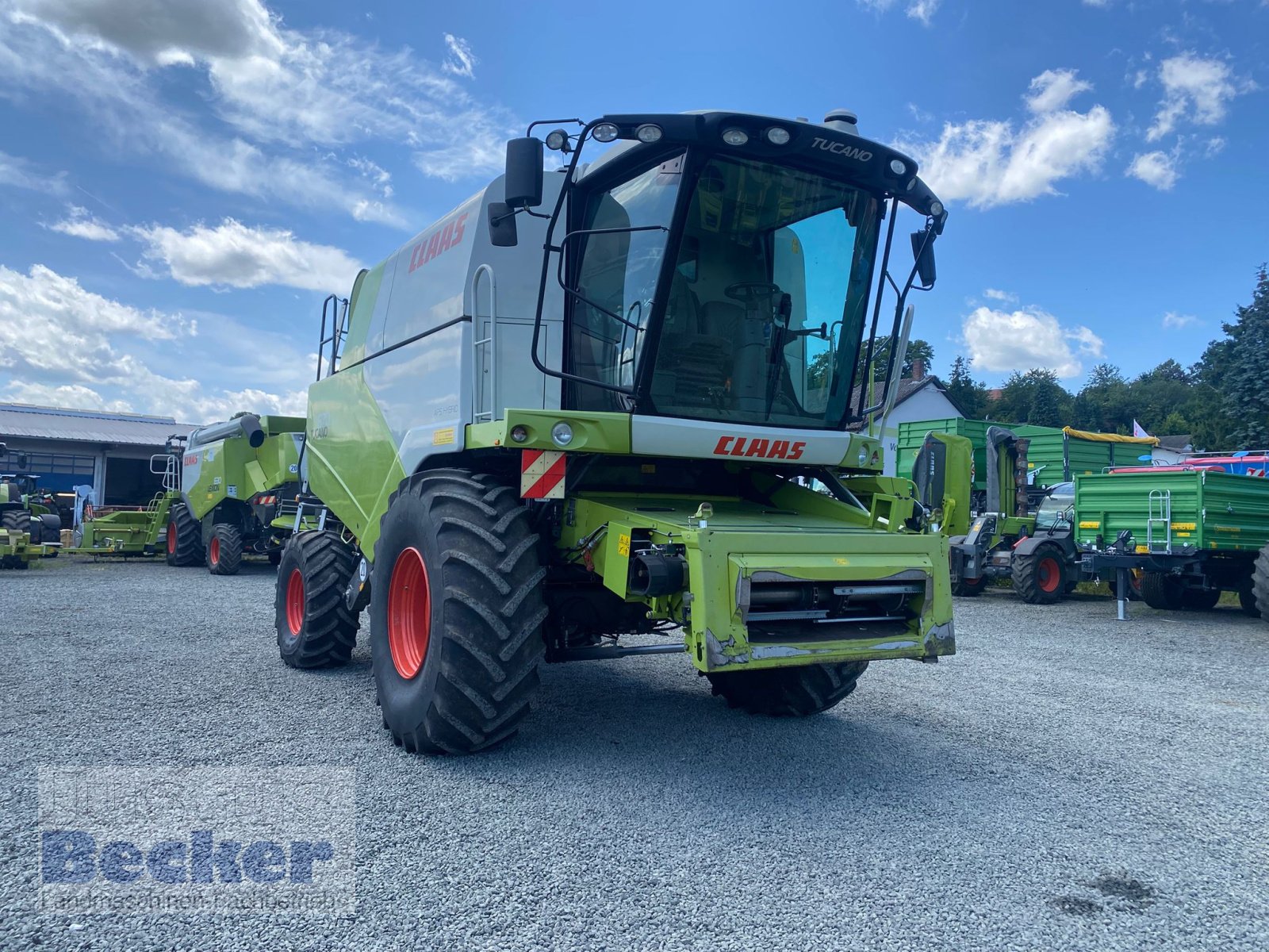 Mähdrescher des Typs CLAAS Tucano 570, Gebrauchtmaschine in Weimar-Niederwalgern (Bild 2)