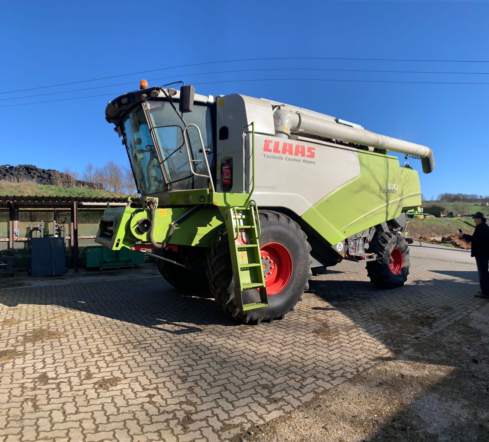 Mähdrescher of the type CLAAS Tucano 570, Gebrauchtmaschine in Niederdreis (Picture 1)