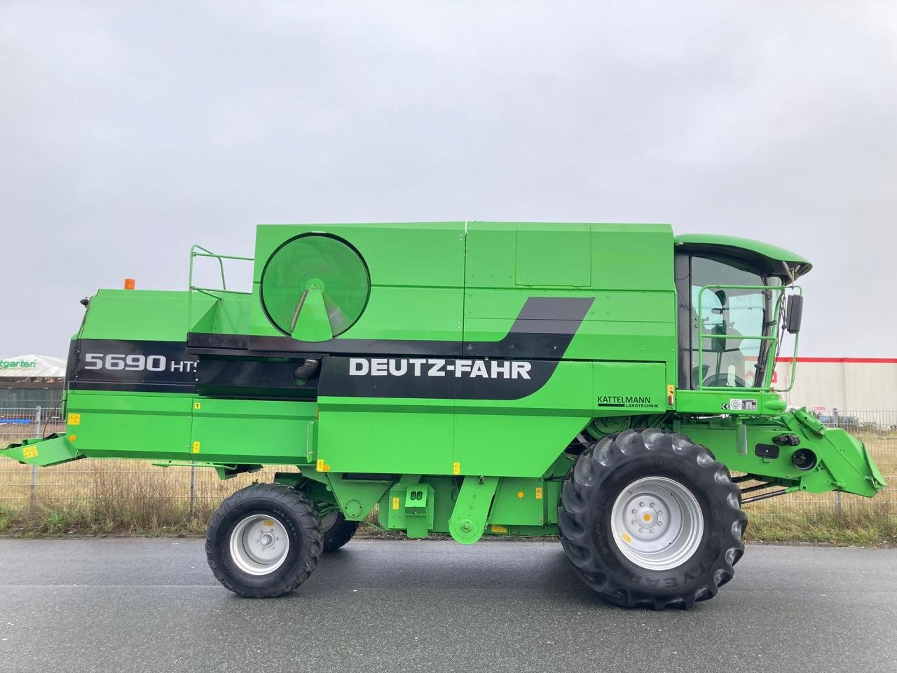 Mähdrescher des Typs Deutz-Fahr 5690 HTS, Gebrauchtmaschine in Stuhr (Bild 2)