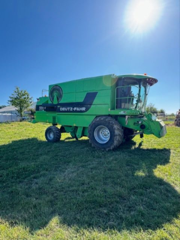 Mähdrescher des Typs Deutz-Fahr 5690 HTSB, Gebrauchtmaschine in BLESMES (Bild 2)