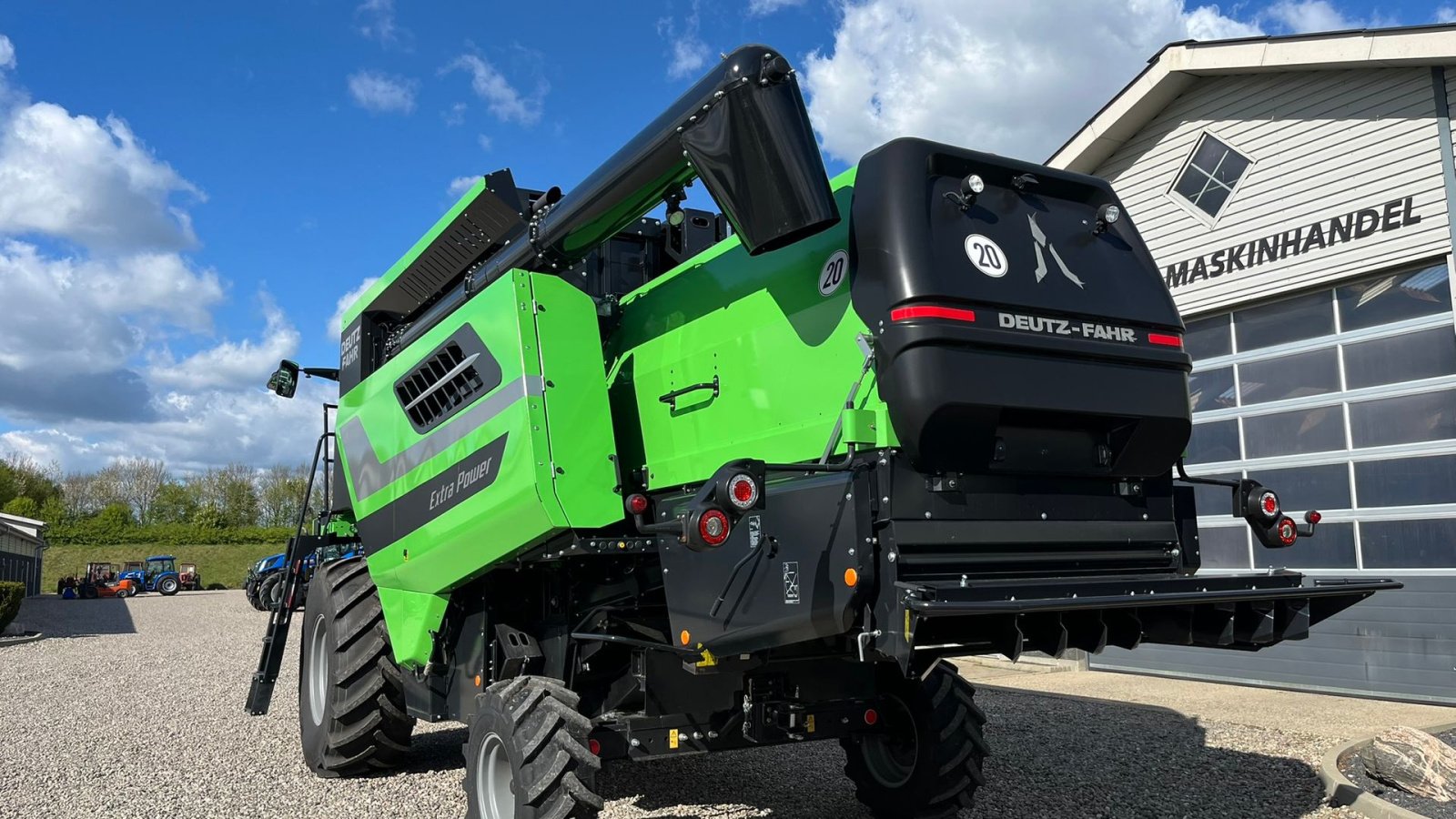 Mähdrescher Türe ait Deutz-Fahr 7206 With 24feed - 7.2m header. New and unused Combine together with 7.2m header, Gebrauchtmaschine içinde Lintrup (resim 11)