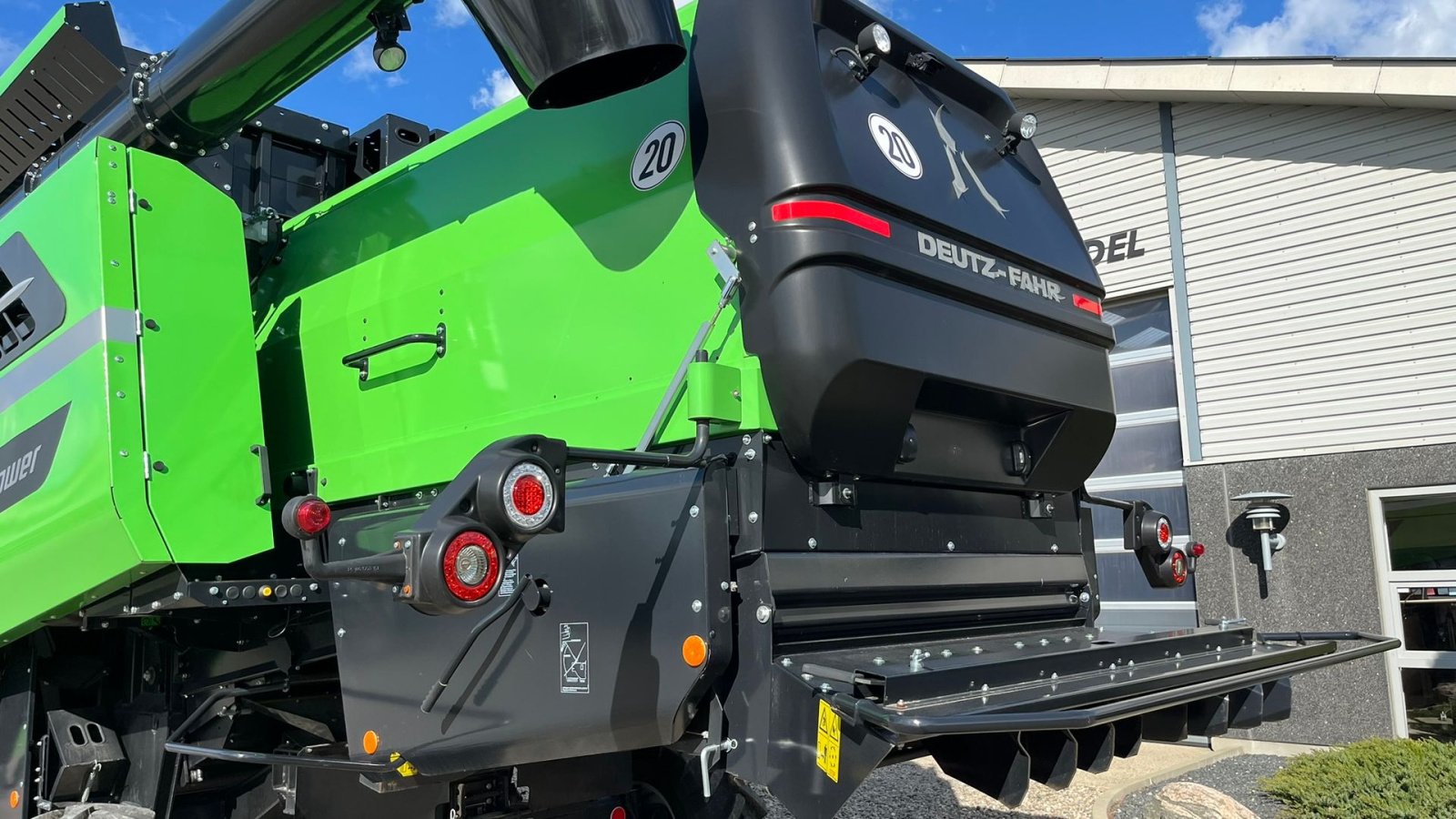 Mähdrescher Türe ait Deutz-Fahr 7206 With 24feed - 7.2m header. New and unused Combine together with 7.2m header, Gebrauchtmaschine içinde Lintrup (resim 12)