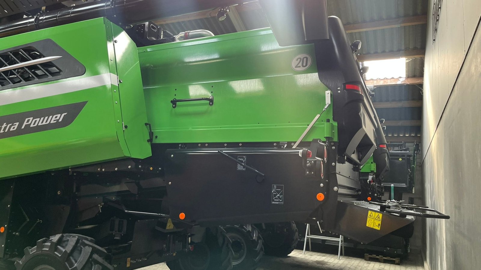 Mähdrescher Türe ait Deutz-Fahr 7206 With 24feed - 7.2m header. New and unused Combine together with 7.2m header, Gebrauchtmaschine içinde Lintrup (resim 19)