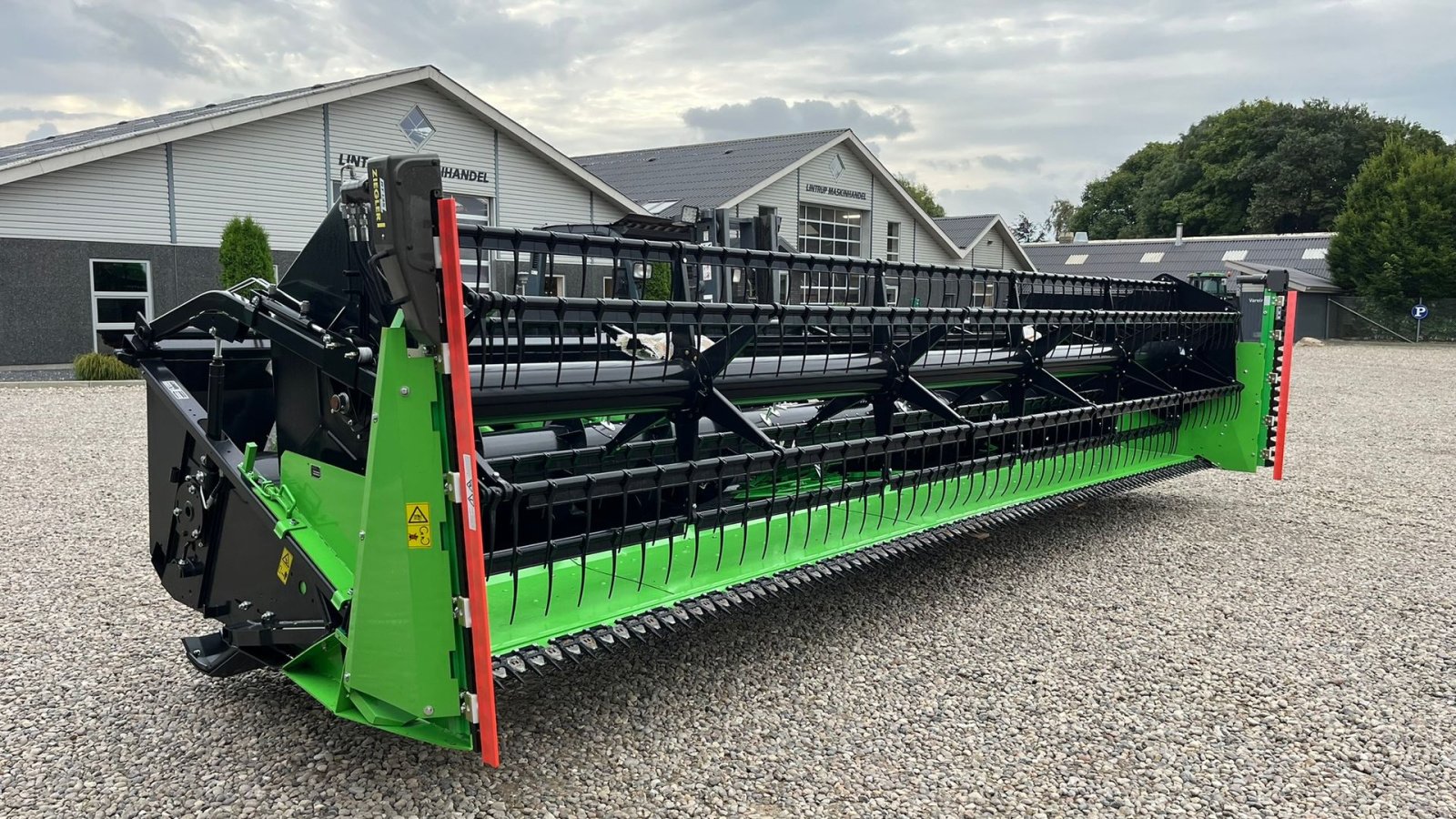 Mähdrescher Türe ait Deutz-Fahr 7206 With 24feed - 7.2m header. New and unused Combine together with 7.2m header, Gebrauchtmaschine içinde Lintrup (resim 24)