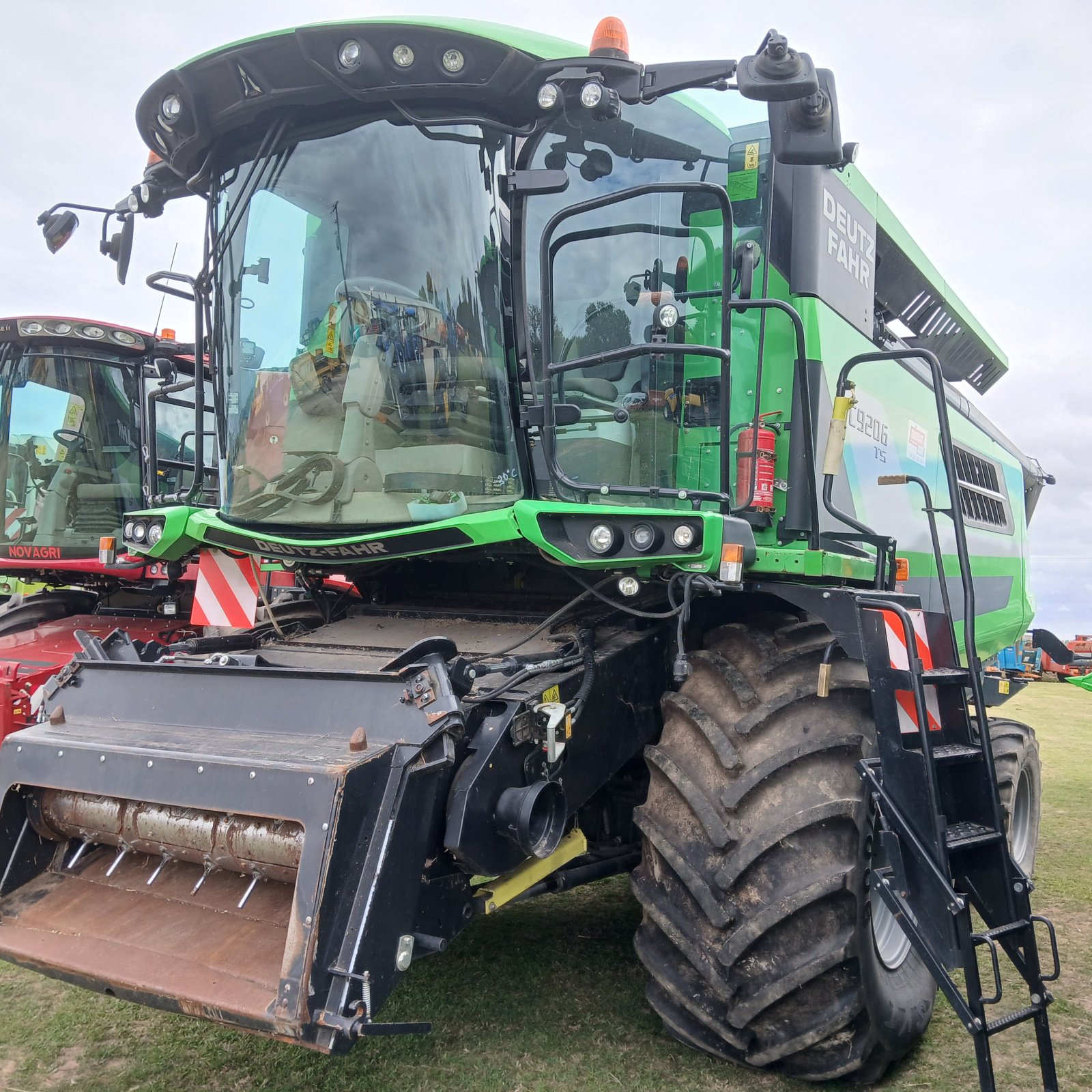 Mähdrescher des Typs Deutz-Fahr C 9206 TS, Gebrauchtmaschine in HERLIN LE SEC (Bild 2)