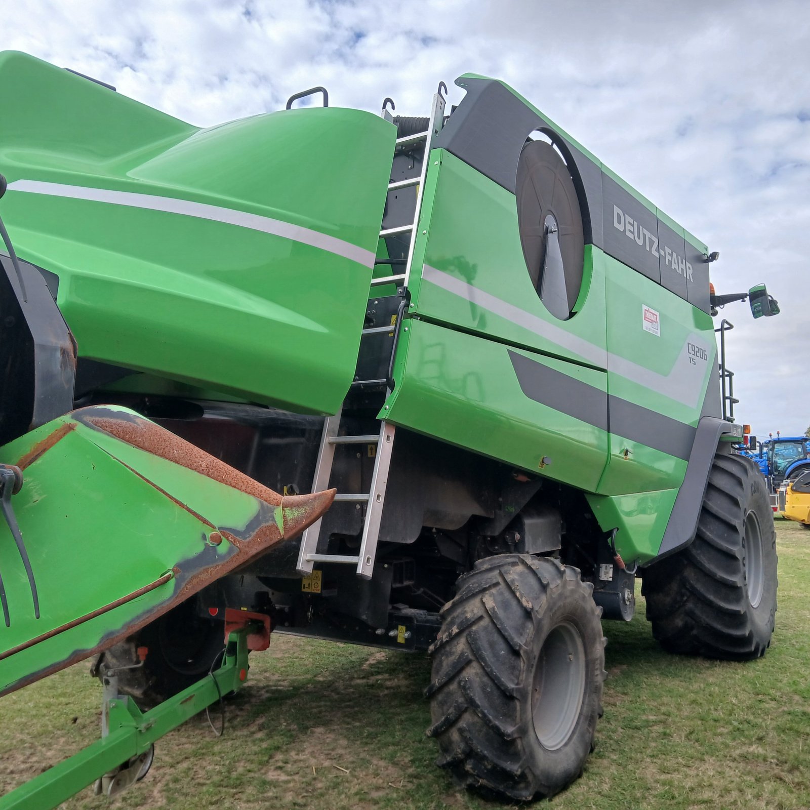 Mähdrescher des Typs Deutz-Fahr C 9206 TS, Gebrauchtmaschine in HERLIN LE SEC (Bild 3)