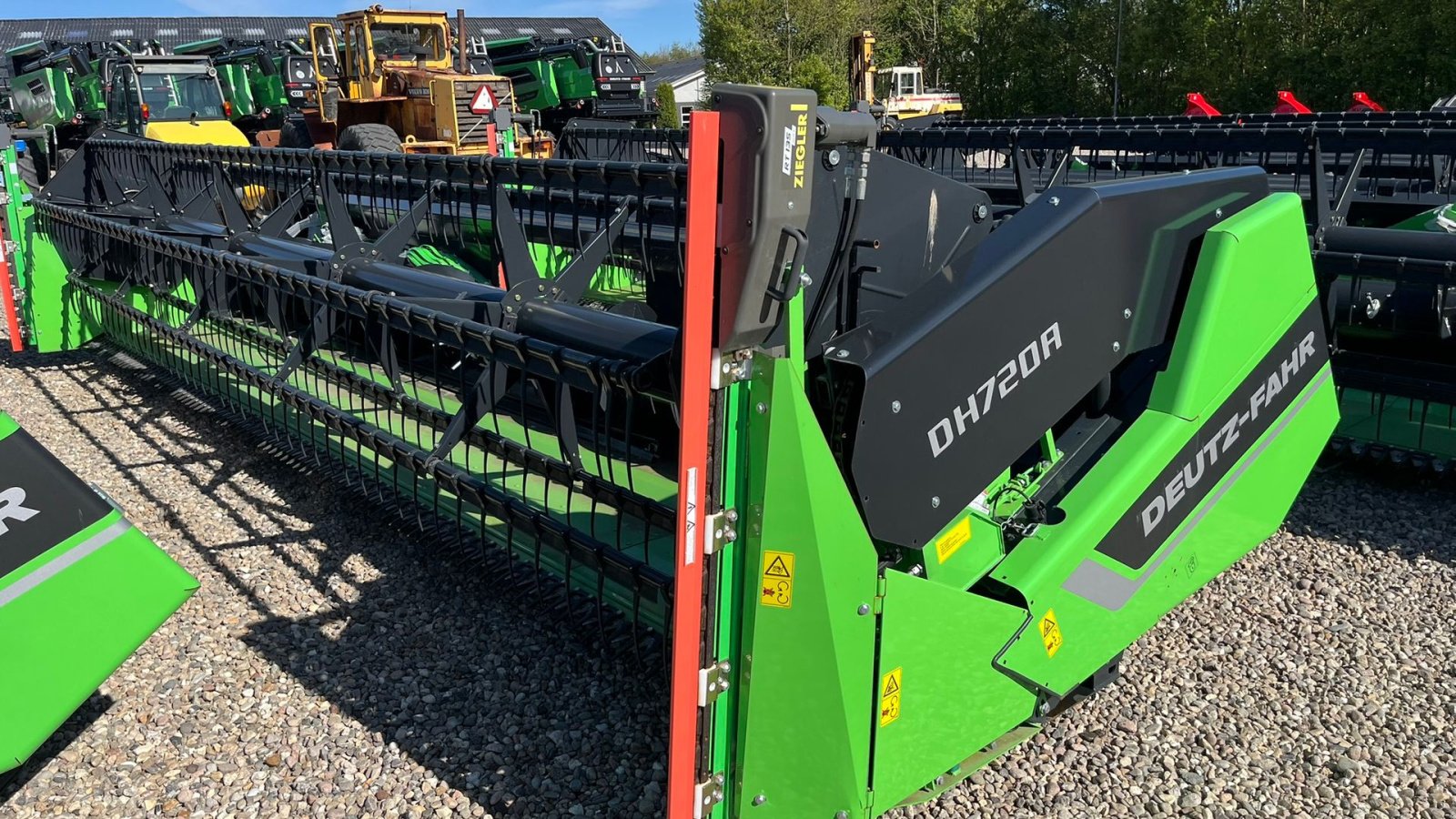 Mähdrescher of the type Deutz-Fahr C7206 With 24feed - 7.2m header. New and unused Combine together with 7.2m header, Gebrauchtmaschine in Lintrup (Picture 10)