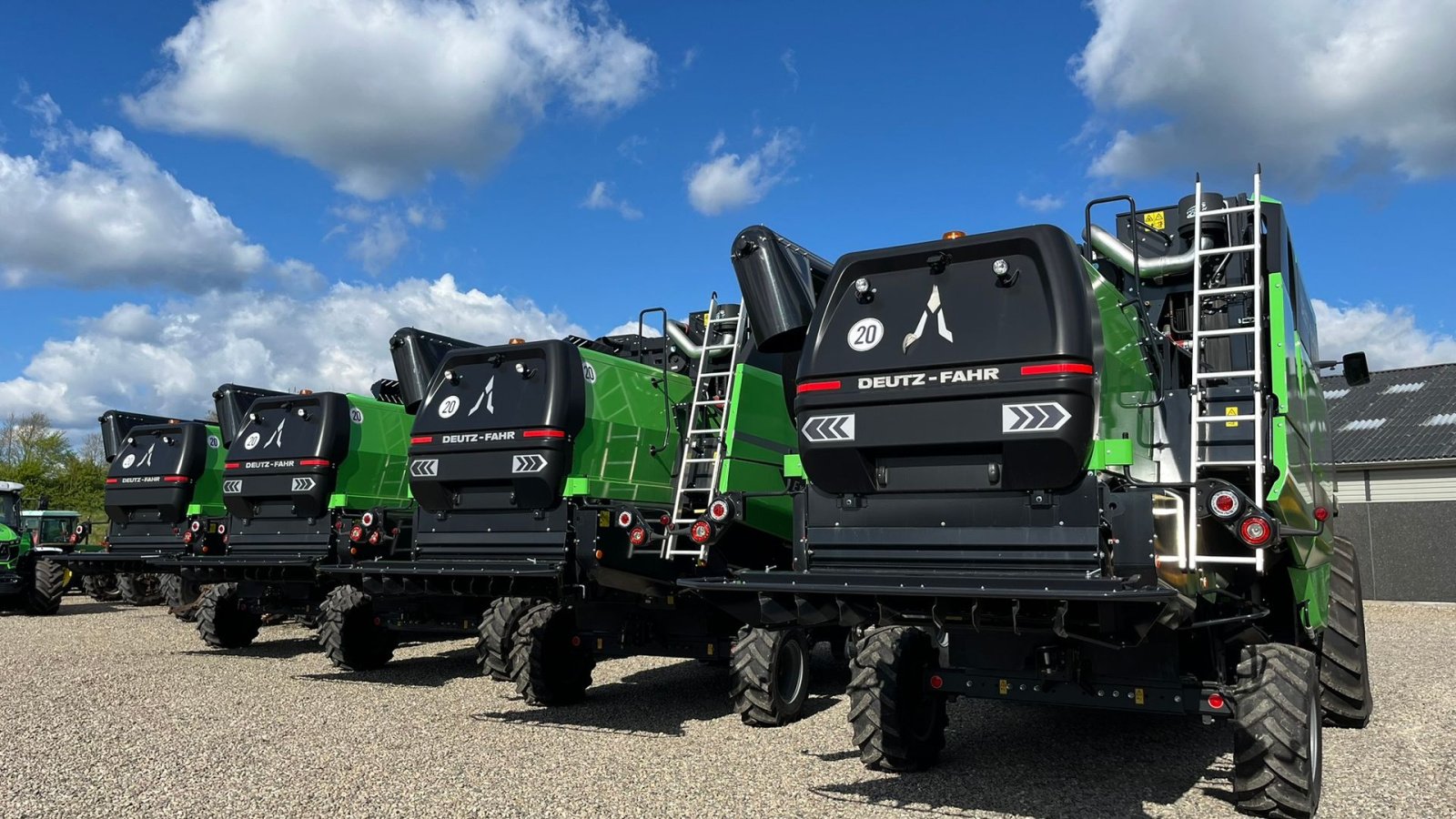 Mähdrescher of the type Deutz-Fahr C7206 With 24feed - 7.2m header. New and unused Combine together with 7.2m header, Gebrauchtmaschine in Lintrup (Picture 7)
