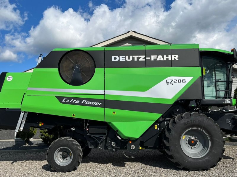 Mähdrescher Türe ait Deutz-Fahr C7206 With 24feed - 7.2m header. New and unused Combine together with 7.2m header, Gebrauchtmaschine içinde Lintrup (resim 1)