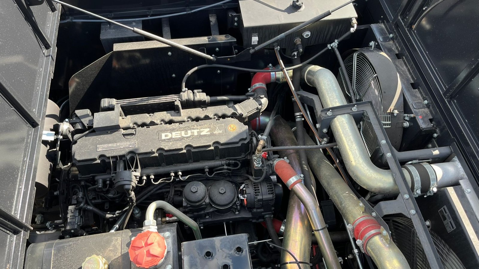 Mähdrescher tip Deutz-Fahr C7206 With 24feed - 7.2m header. New and unused Combine together with 7.2m header, Gebrauchtmaschine in Lintrup (Poză 13)