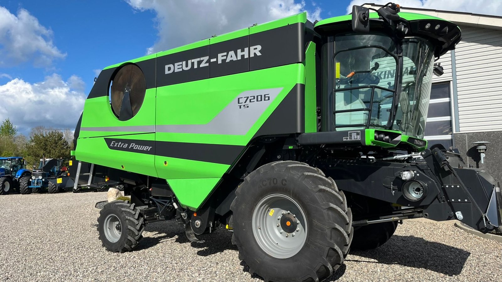Mähdrescher tip Deutz-Fahr C7206 With 24feed - 7.2m header. New and unused Combine together with 7.2m header, Gebrauchtmaschine in Lintrup (Poză 9)