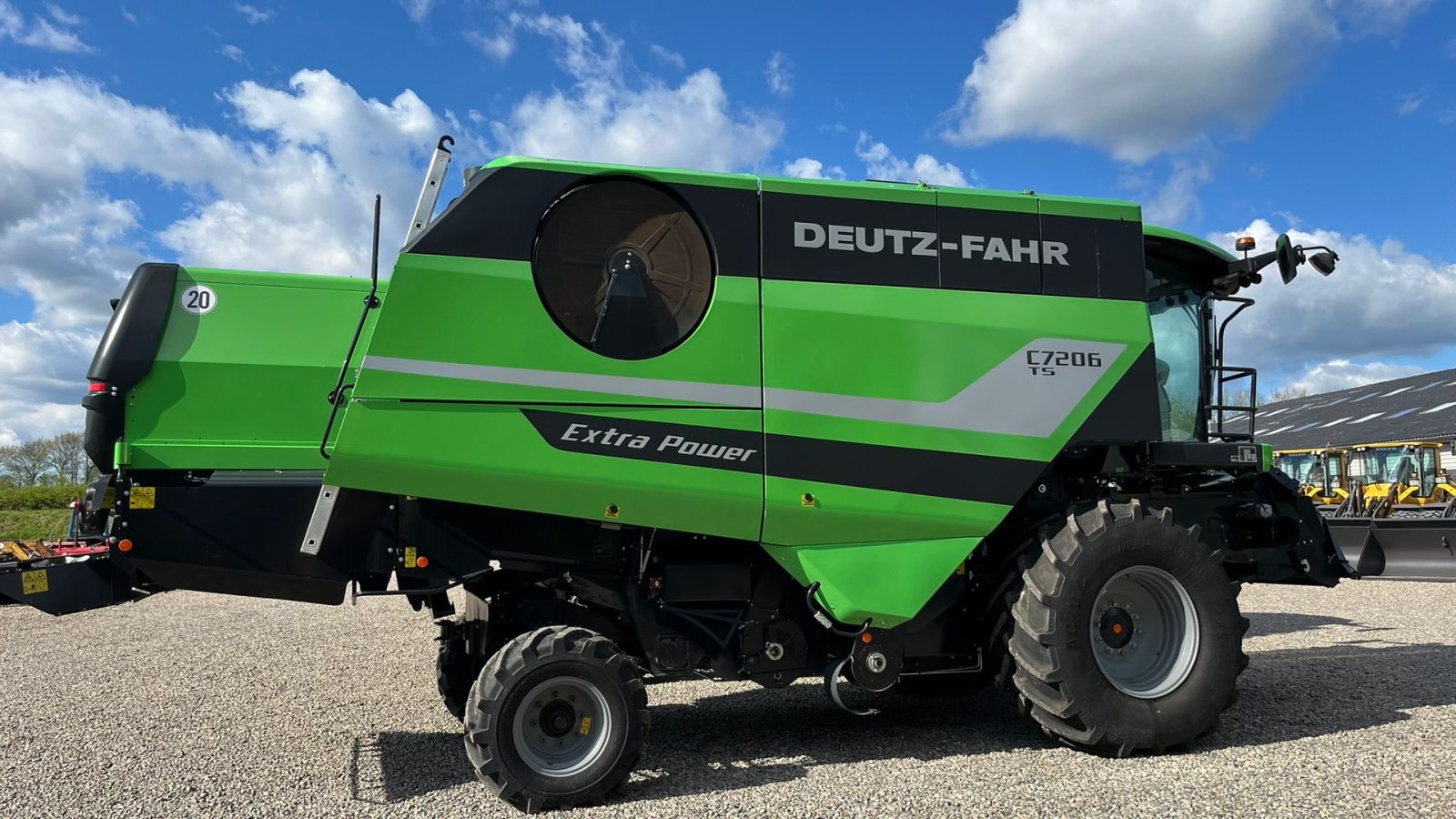 Mähdrescher tip Deutz-Fahr C7206 With 24feed - 7.2m header. New and unused Combine together with 7.2m header, Gebrauchtmaschine in Lintrup (Poză 19)