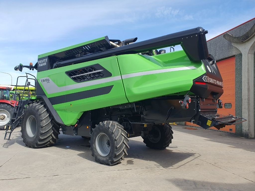 Mähdrescher des Typs Deutz-Fahr C9206 TS, Gebrauchtmaschine in Baillonville (Bild 2)
