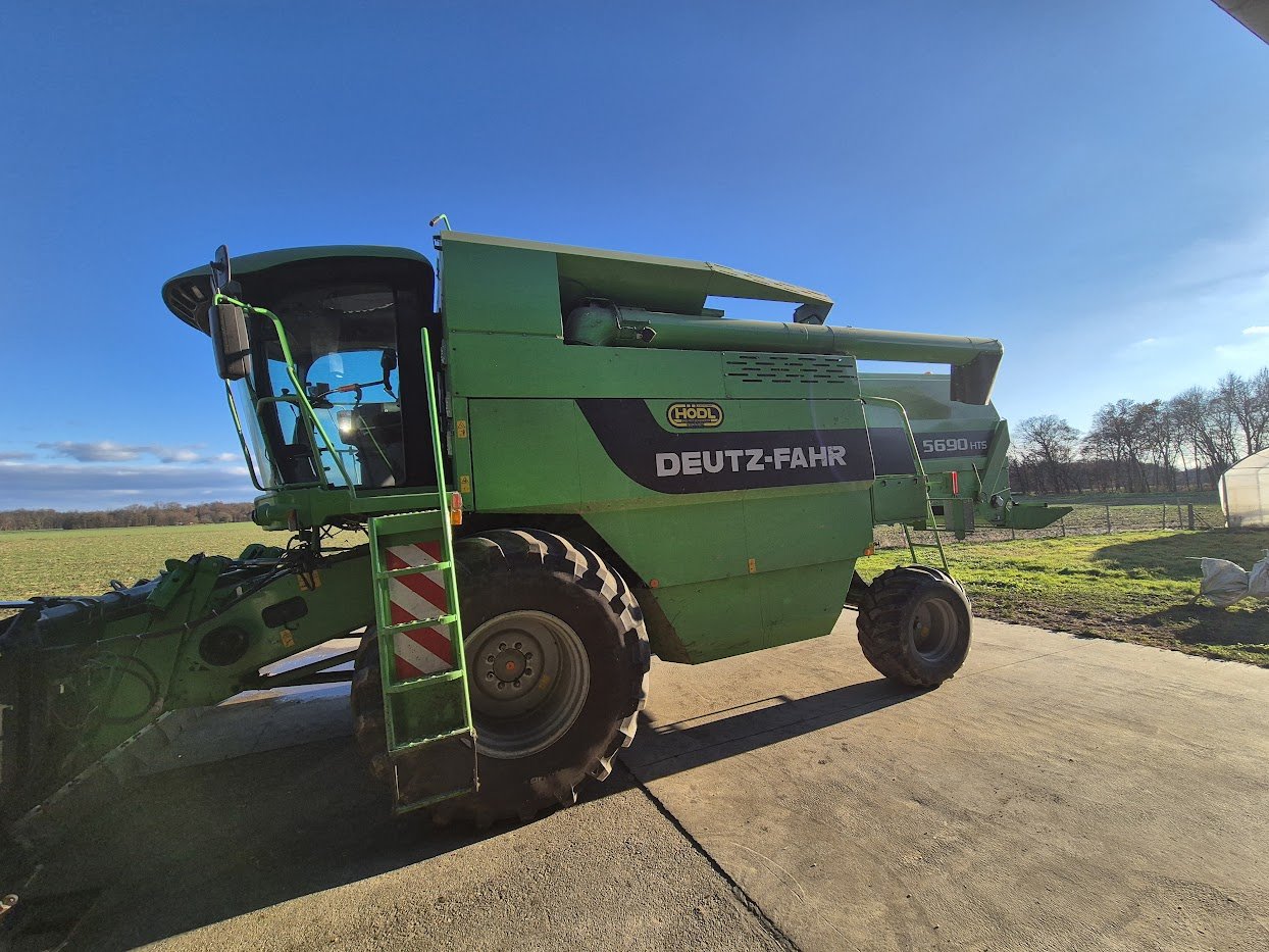Mähdrescher of the type Deutz-Fahr Topliner 5690 HTS, Gebrauchtmaschine in Naklo (Picture 2)