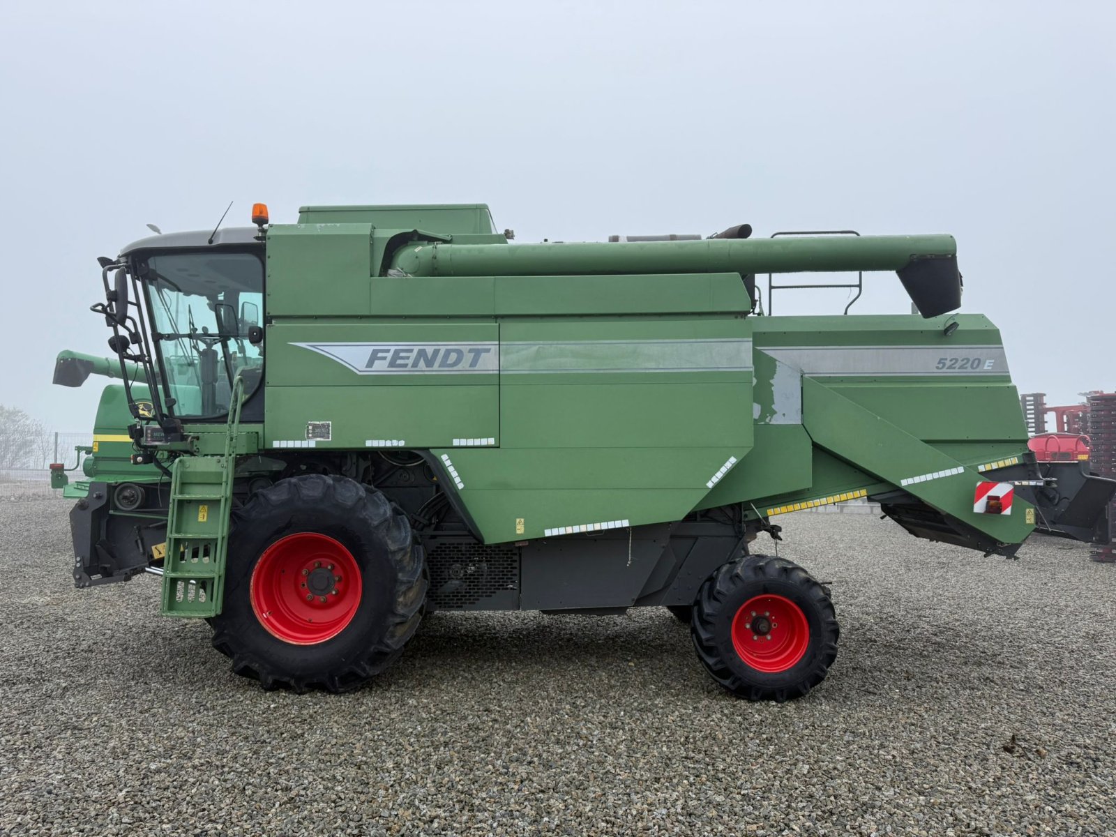 Mähdrescher du type Fendt 5220 E, Gebrauchtmaschine en Orţişoara (Photo 3)