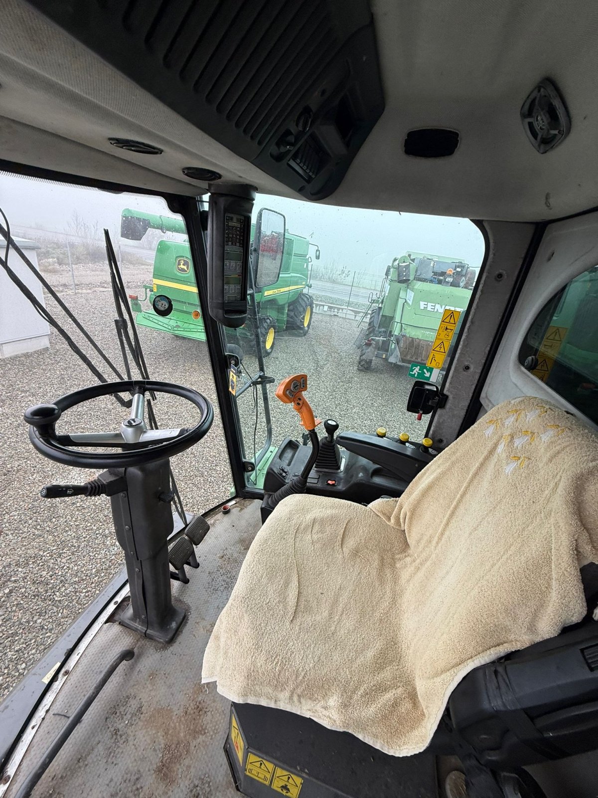 Mähdrescher du type Fendt 5220 E, Gebrauchtmaschine en Orţişoara (Photo 7)