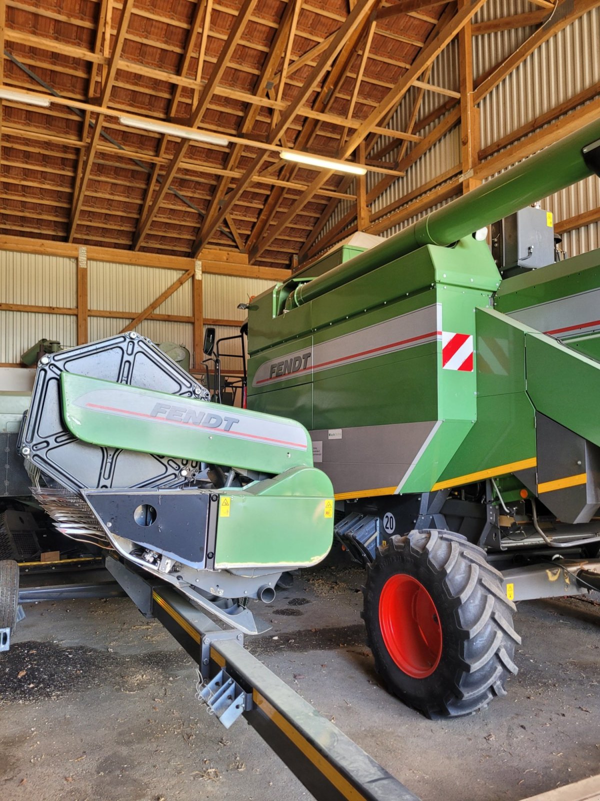 Mähdrescher van het type Fendt 5220 E, Gebrauchtmaschine in Adelzhausen (Foto 3)