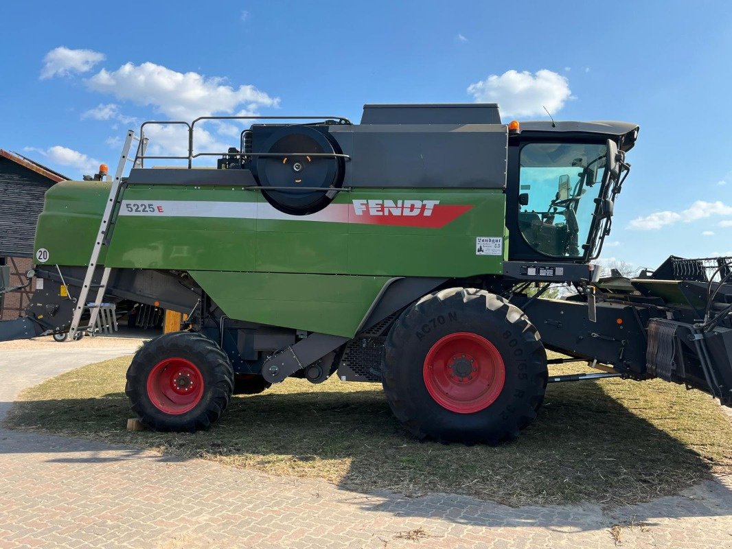 Mähdrescher типа Fendt 5225 E + 5,50m PowerFlow Schneidwerk, Gebrauchtmaschine в Elmenhorst-Lanken (Фотография 8)