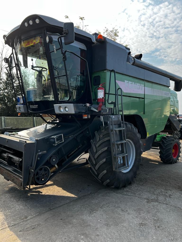 Mähdrescher of the type Fendt 5225 E, Gebrauchtmaschine in Orţişoara (Picture 1)