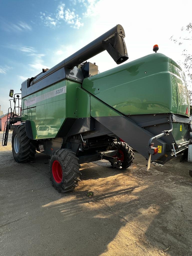 Mähdrescher of the type Fendt 5225 E, Gebrauchtmaschine in Orţişoara (Picture 4)