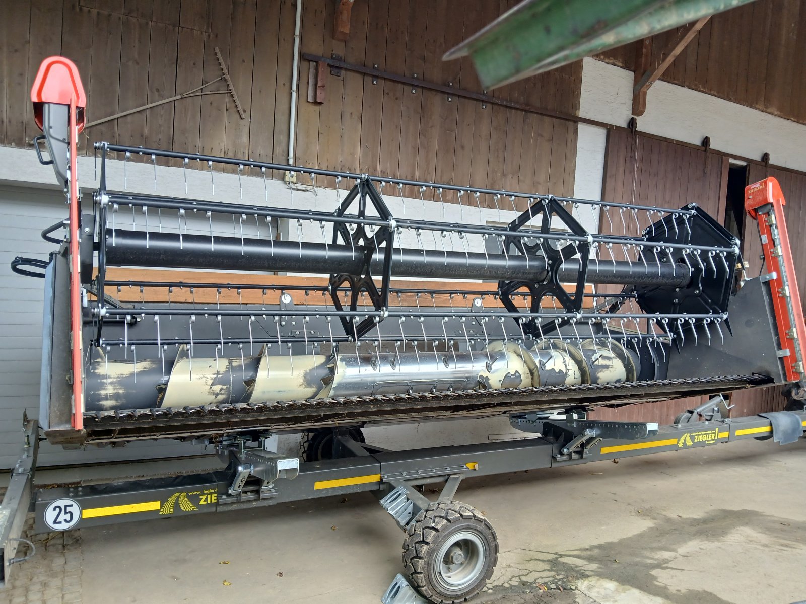 Mähdrescher des Typs Fendt 5225 E, Gebrauchtmaschine in Heilbronn (Bild 3)