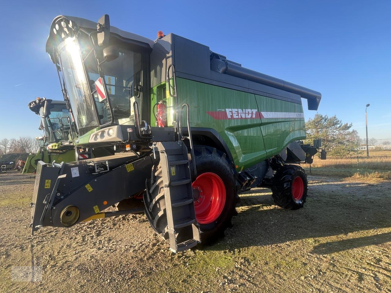 Mähdrescher des Typs Fendt 5255 L, Gebrauchtmaschine in Pragsdorf (Bild 2)