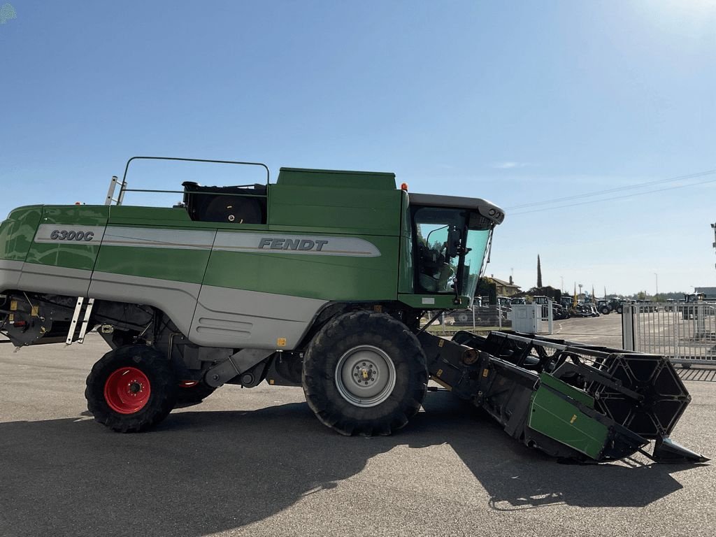 Mähdrescher of the type Fendt 6300 C, Gebrauchtmaschine in Montauban (Picture 8)