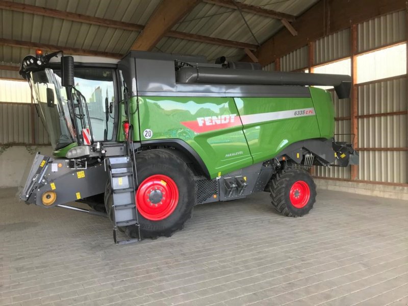 Mähdrescher des Typs Fendt 6335 C PL Paralevel Allrad + 6,8m Powerflow + Raps + StarService 8/2022, Gebrauchtmaschine in Weigendorf (Bild 1)