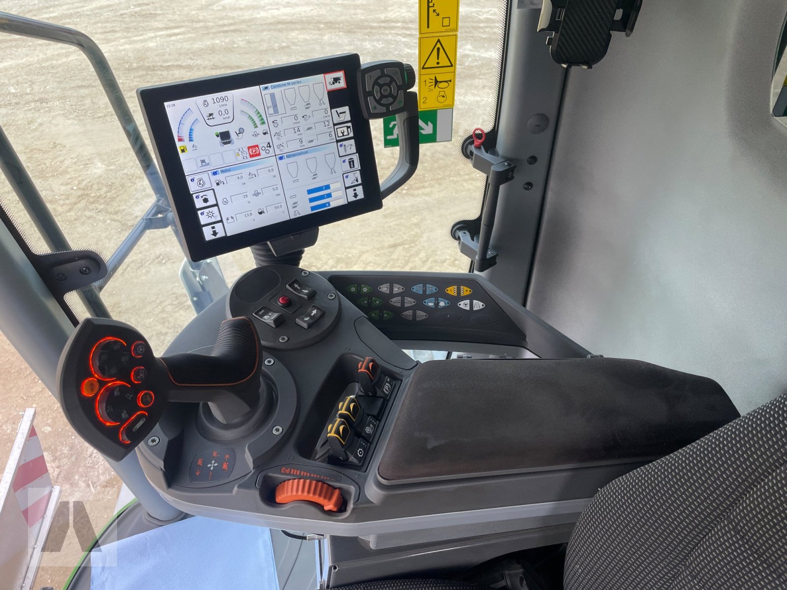 Mähdrescher des Typs Fendt 6335 C  PL, Gebrauchtmaschine in Eggenfelden (Bild 13)