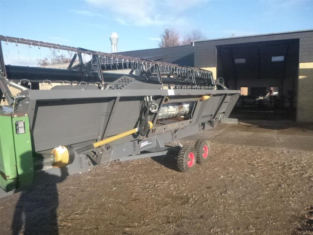 Mähdrescher of the type Fendt 6335 C SAMME MODEL SOM MF 7370 BETA, Gebrauchtmaschine in Skive (Picture 18)