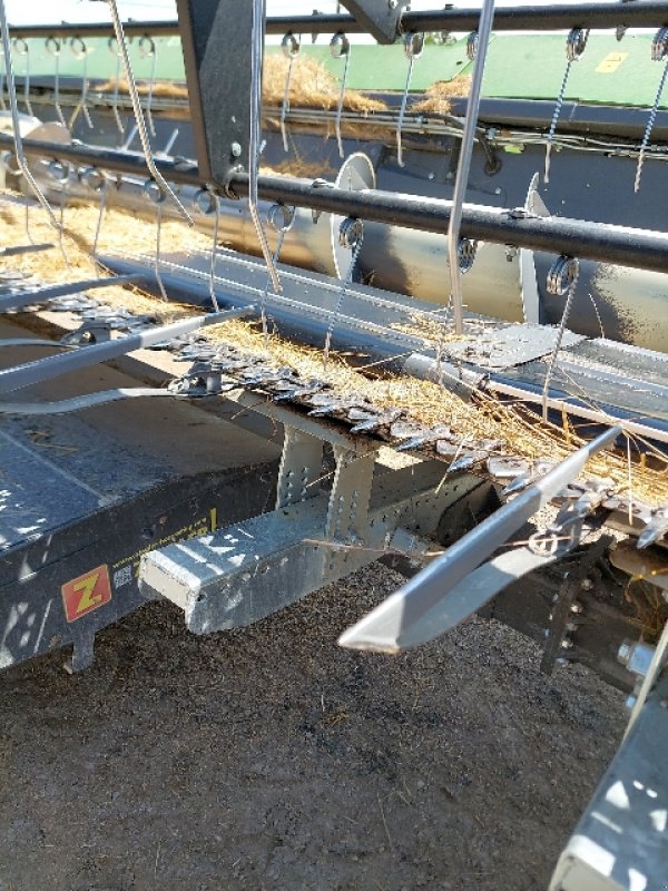 Mähdrescher del tipo Fendt 6335 C, Gebrauchtmaschine In VERT TOULON (Immagine 4)