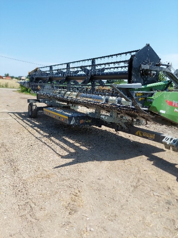Mähdrescher del tipo Fendt 6335 C, Gebrauchtmaschine In VERT TOULON (Immagine 2)