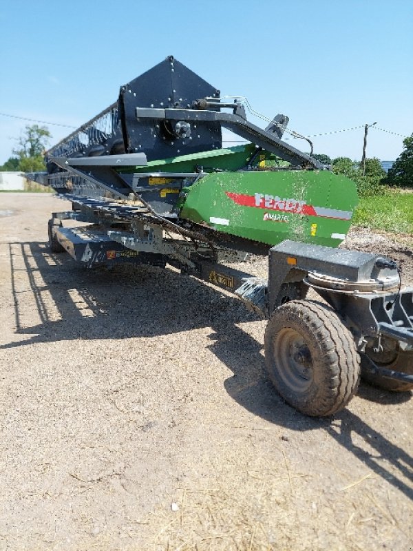 Mähdrescher del tipo Fendt 6335 C, Gebrauchtmaschine In VERT TOULON (Immagine 3)
