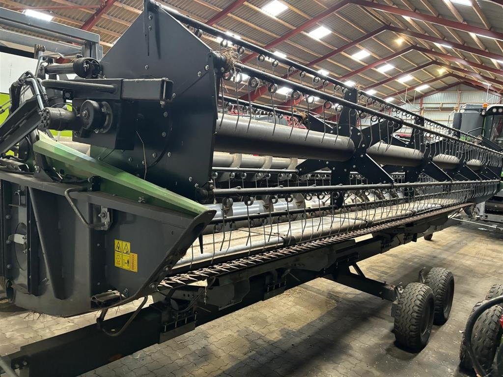 Mähdrescher des Typs Fendt 6335C Paralevel - 4wd 4WD. ParaLevel ( a la JD HillMaster og CLAAS Montana ). PowerFlow 25" skærebord. Står ved Kolding., Gebrauchtmaschine in Kolding (Bild 21)