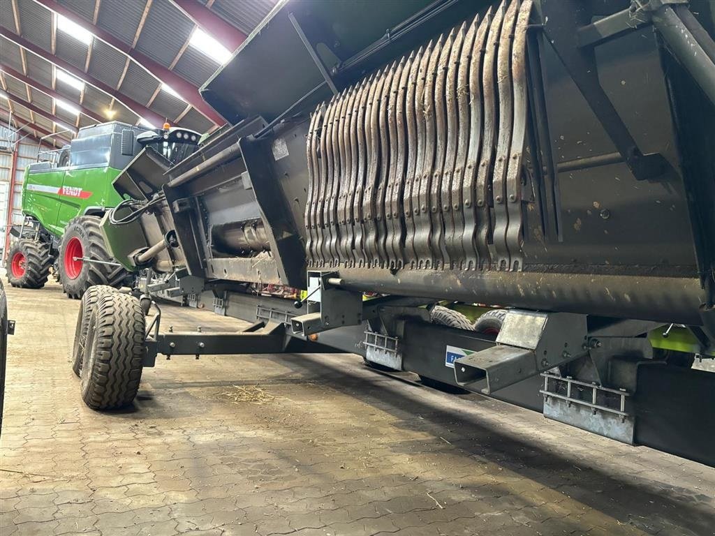 Mähdrescher des Typs Fendt 6335C Paralevel - 4wd 4WD. ParaLevel ( a la JD HillMaster og CLAAS Montana ). PowerFlow 25" skærebord. Står ved Kolding., Gebrauchtmaschine in Kolding (Bild 20)