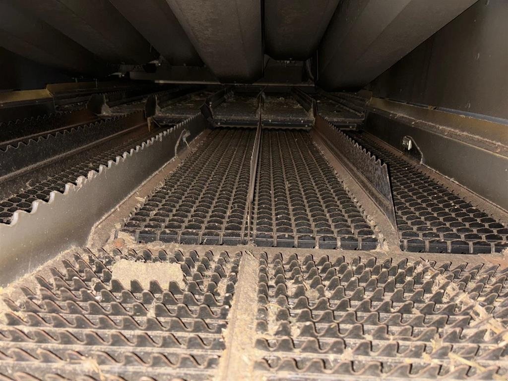 Mähdrescher des Typs Fendt 6335C Paralevel - 4wd 4WD. ParaLevel ( a la JD HillMaster og CLAAS Montana ). PowerFlow 25" skærebord. Står ved Kolding., Gebrauchtmaschine in Kolding (Bild 16)