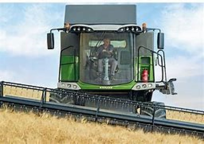 Mähdrescher des Typs Fendt 6335C Paralevel - 4wd 4WD. ParaLevel ( a la JD HillMaster og CLAAS Montana ). PowerFlow 25" skærebord. Står ved Kolding., Gebrauchtmaschine in Kolding (Bild 25)