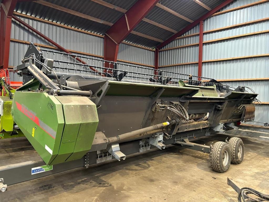 Mähdrescher des Typs Fendt 6335C Paralevel - 4wd 4WD. ParaLevel ( a la JD HillMaster og CLAAS Montana ). PowerFlow 25" skærebord. Står ved Kolding., Gebrauchtmaschine in Kolding (Bild 24)