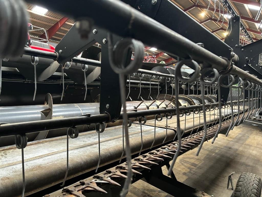 Mähdrescher des Typs Fendt 6335C Paralevel - 4wd 4WD. ParaLevel ( a la JD HillMaster og CLAAS Montana ). PowerFlow 25" skærebord. Står ved Kolding., Gebrauchtmaschine in Kolding (Bild 23)