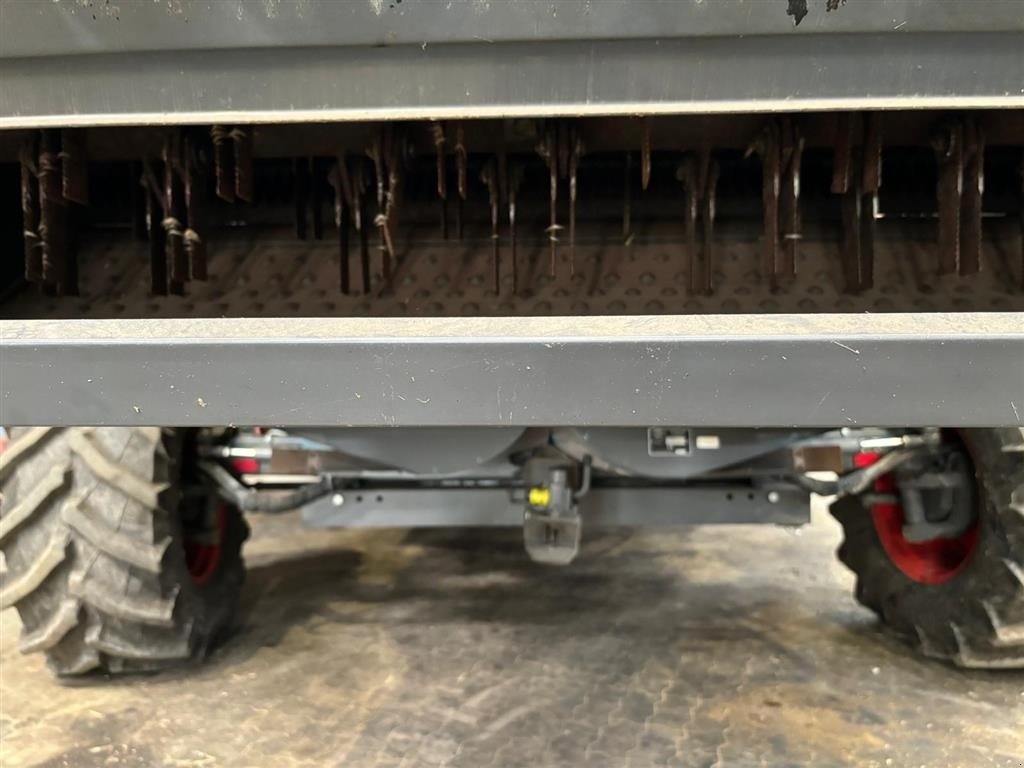 Mähdrescher des Typs Fendt 6335C Paralevel - 4wd 4WD. ParaLevel ( a la JD HillMaster og CLAAS Montana ). PowerFlow 25" skærebord. Står ved Kolding., Gebrauchtmaschine in Kolding (Bild 17)