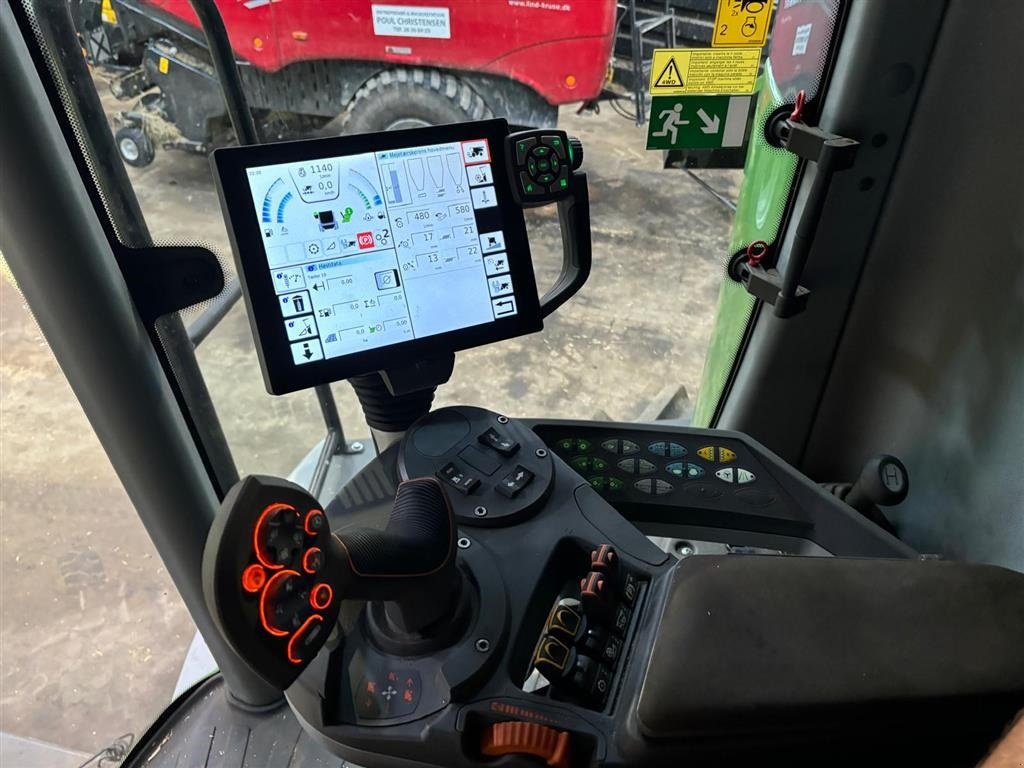 Mähdrescher des Typs Fendt 6335C Paralevel - 4wd 4WD. ParaLevel ( a la JD HillMaster og CLAAS Montana ). PowerFlow 25" skærebord. Står ved Kolding., Gebrauchtmaschine in Kolding (Bild 9)