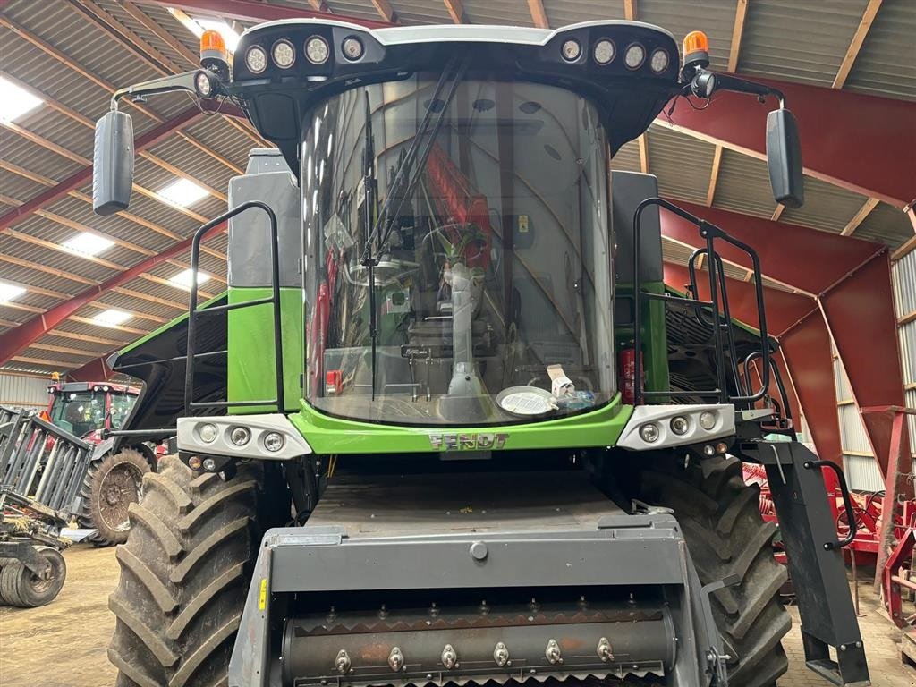 Mähdrescher des Typs Fendt 6335C Paralevel - 4wd 4WD. ParaLevel ( a la JD HillMaster og CLAAS Montana ). PowerFlow 25" skærebord. Står ved Kolding., Gebrauchtmaschine in Kolding (Bild 7)