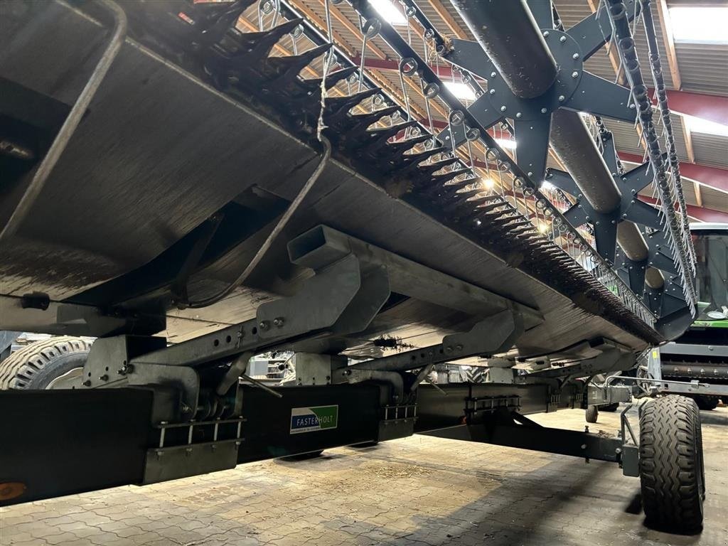 Mähdrescher des Typs Fendt 6335C Paralevel - 4wd 4WD. ParaLevel ( a la JD HillMaster og CLAAS Montana ). PowerFlow 25" skærebord. Står ved Kolding., Gebrauchtmaschine in Kolding (Bild 22)