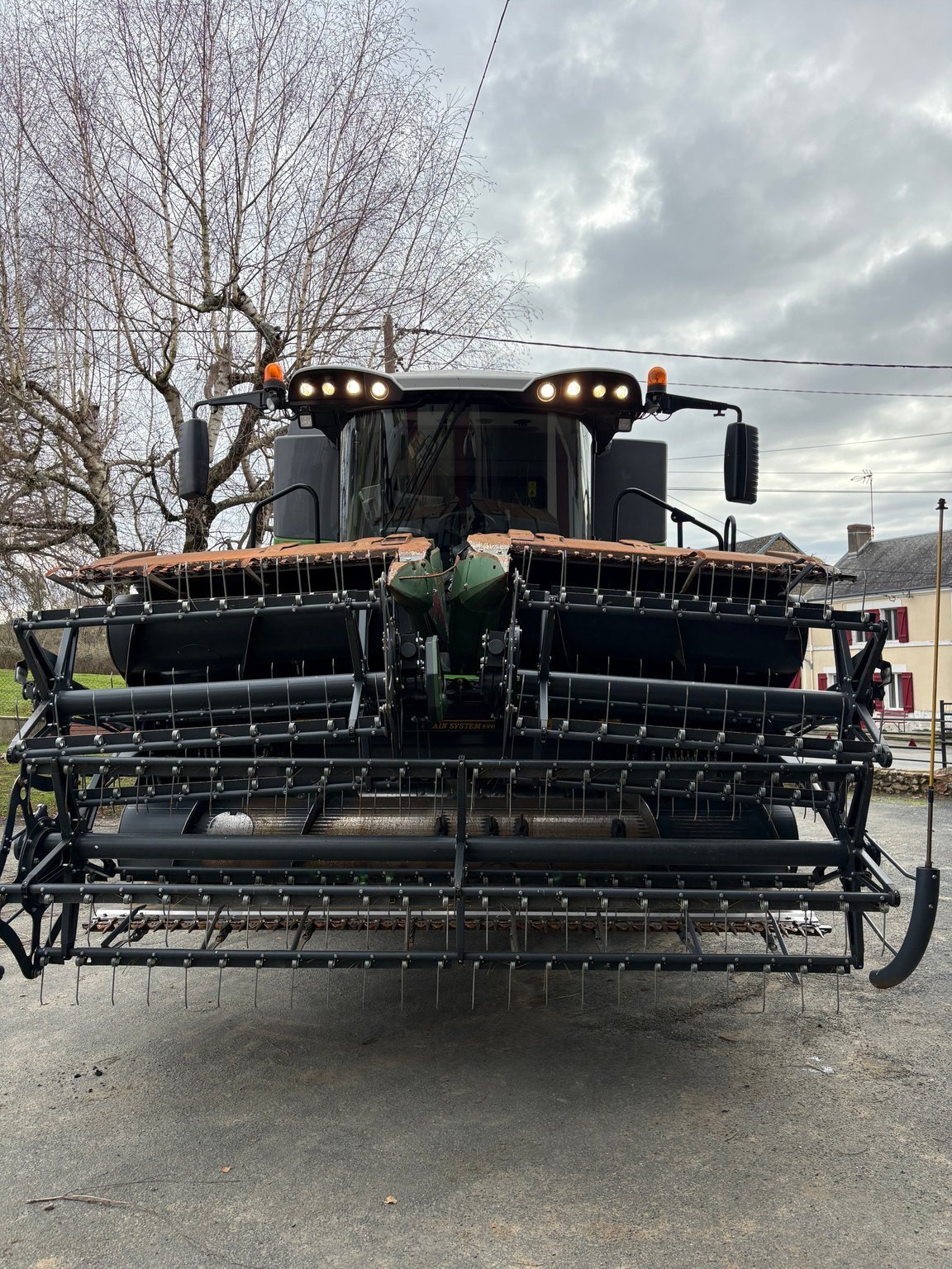 Mähdrescher du type Fendt 6335C, Gebrauchtmaschine en LA SOUTERRAINE (Photo 3)