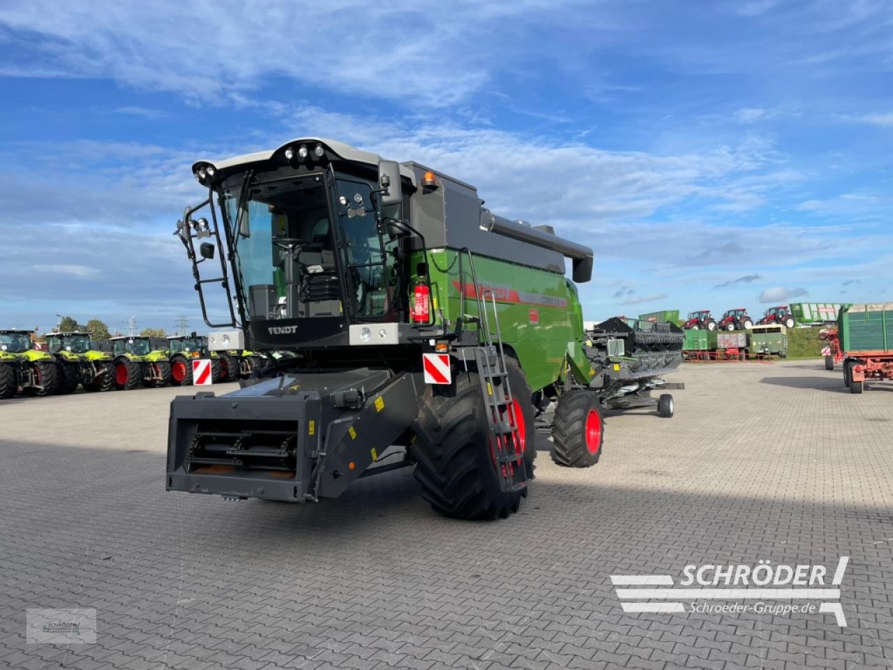 Mähdrescher des Typs Fendt CORUS 526, Neumaschine in Scharrel (Bild 10)